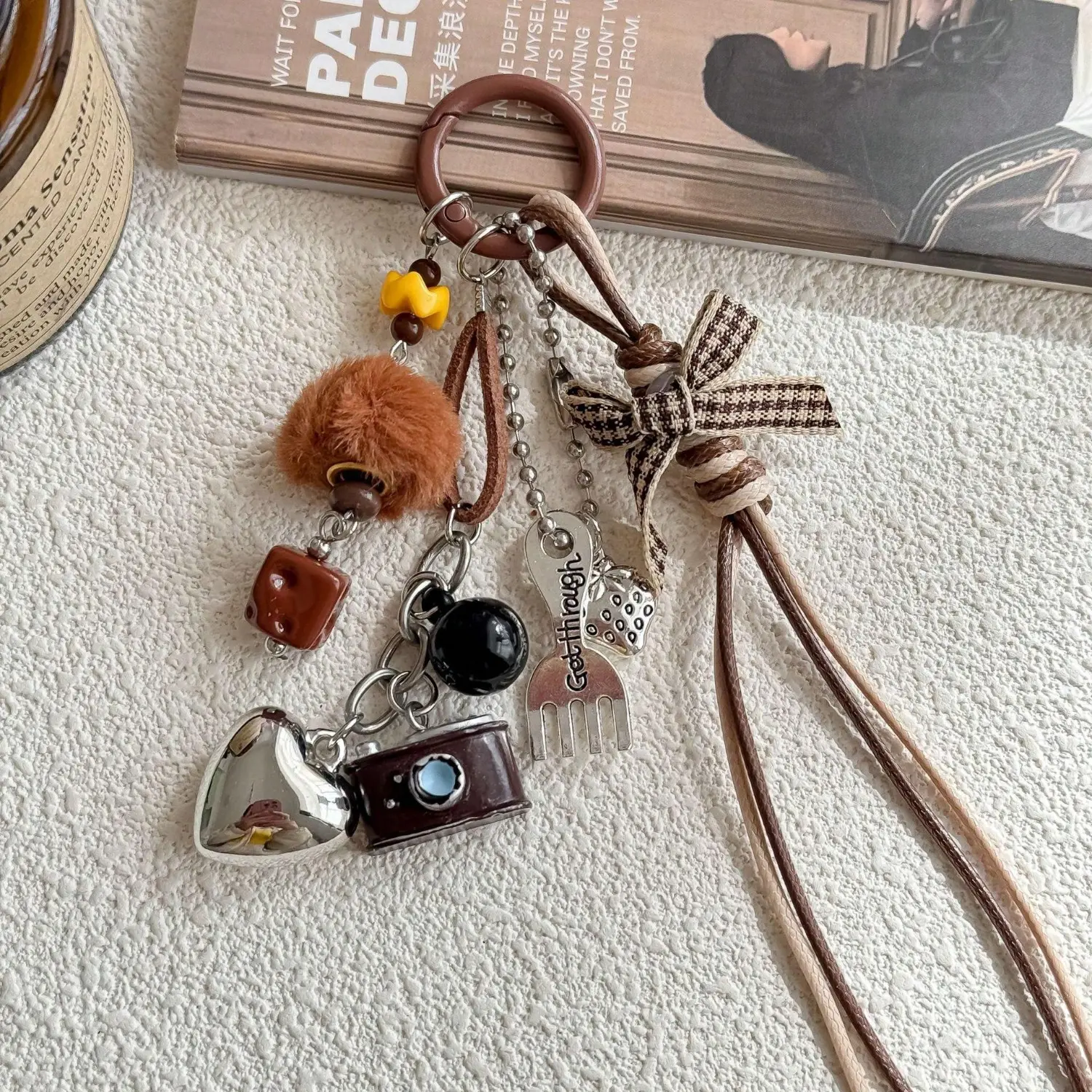 Retro Camera Keychain, Hand-Woven Animal Bag Charm for Unisex Adults with a Lobster Clasp for Backpacks and Key Rings, Animals Keychain Decor, Christmas Tree, Keychain Accessory