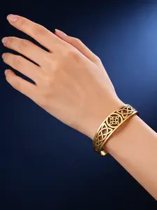 Wiccan Witch Knot Wide Hollow Sleeve Irish Mystical Symbol Magic Knot Amulet Gothic Witch Jewelry Gift for Men and Women, Good Luck Accessory