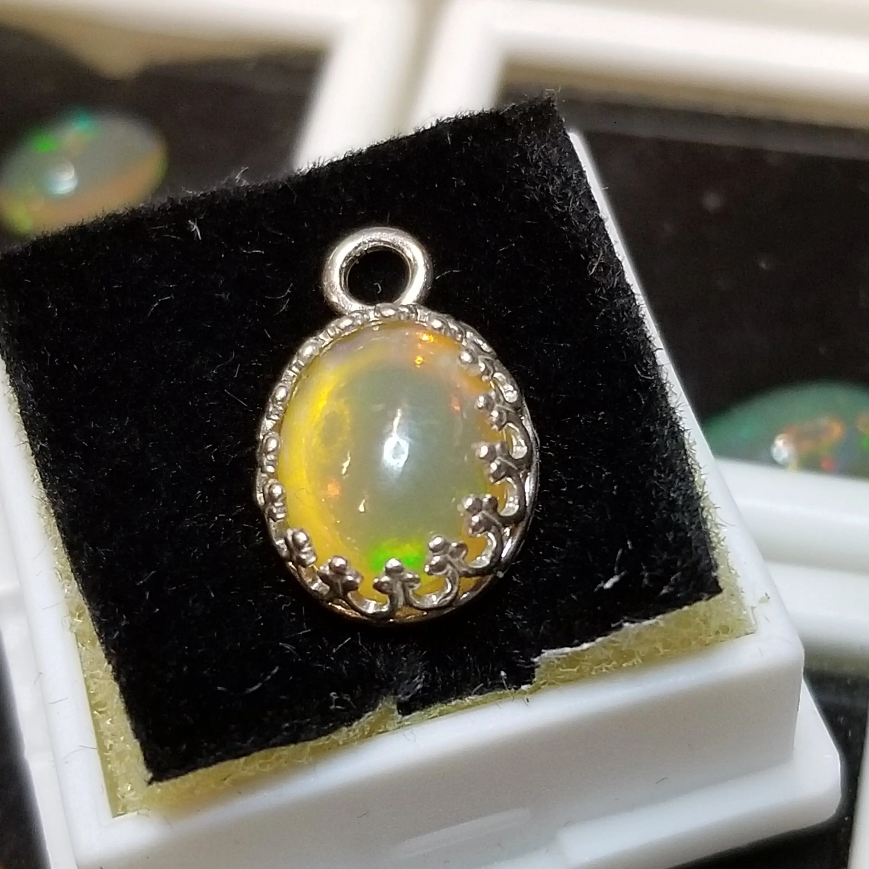 Ethiopian Yellow Opal 4ct Pendant Semi Precious Gemstone Silver Pendant (170-34-2)