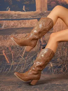 Women's western cowboy boots, western European and American styles, traditional embroidery, pointy, thick, high-heeled and slim boots, non-slip and wear-resistant soles, are suitable for wearing in Bohemian retro music festivals in four seasons.