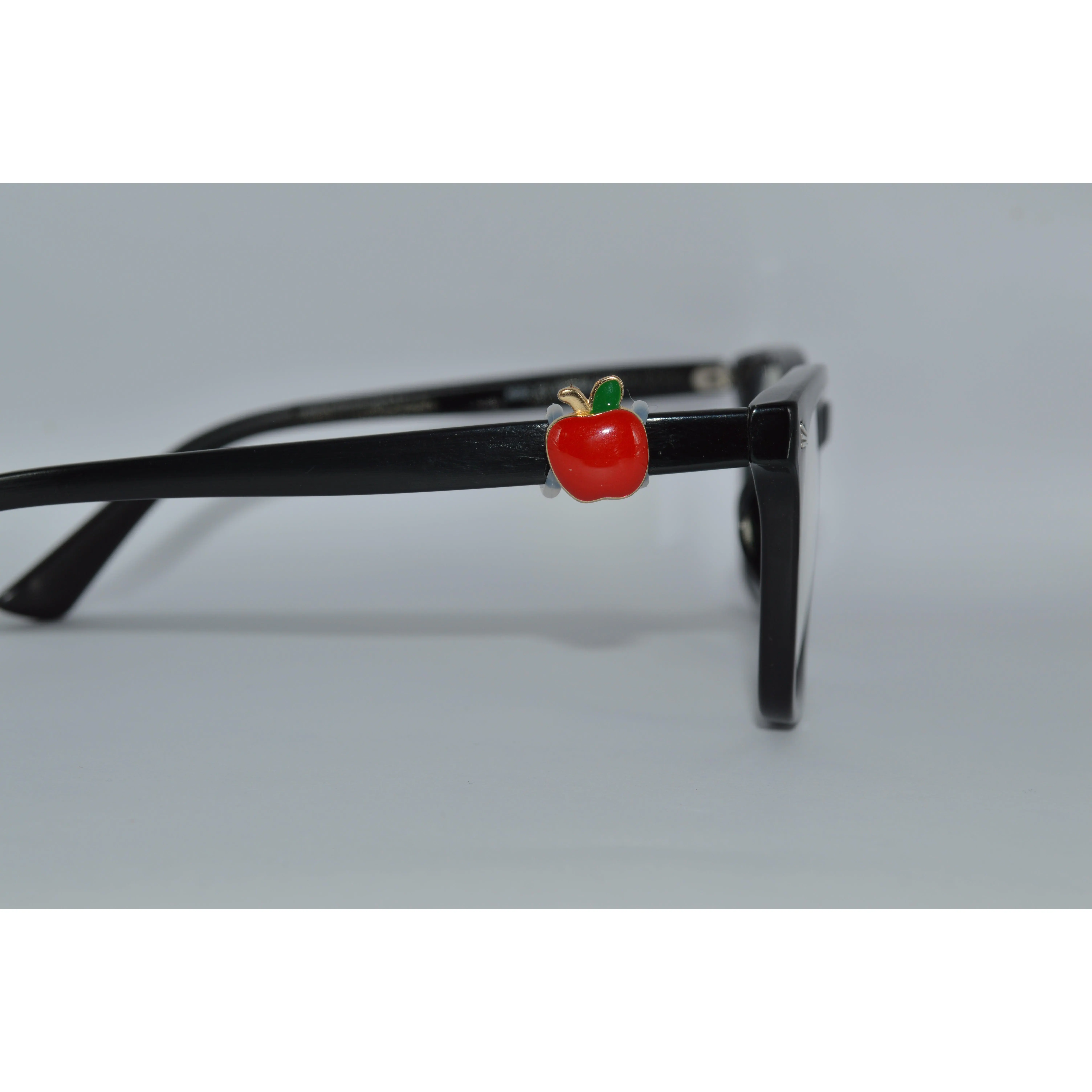 Apple Eyedeco Charm