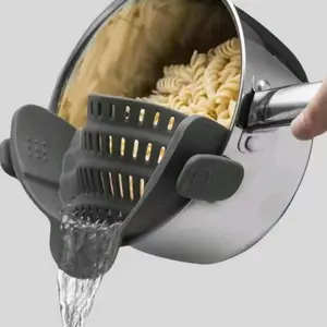 Silicone Pot Side Pasta Strainer, 1Count Adjustable Silicone Clip on Strainer Clampfor Kitchen, Home Essentials Kitchen Accessoriesfor Cookware, Kitchen Gadgets, Kitchen Tools,Dorm Essentials, Boyfriend Gift, Kitchen Tool