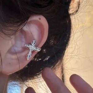 High-end Hollow Zircon Cross Ear Nails Niche Personality Sweet Cool Style Hot Girl Fashion Cross Earrings For Women