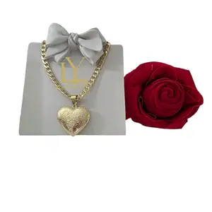 LaYaiBoutique #2140 necklace with heart that opens, 14k gold plated, high quality