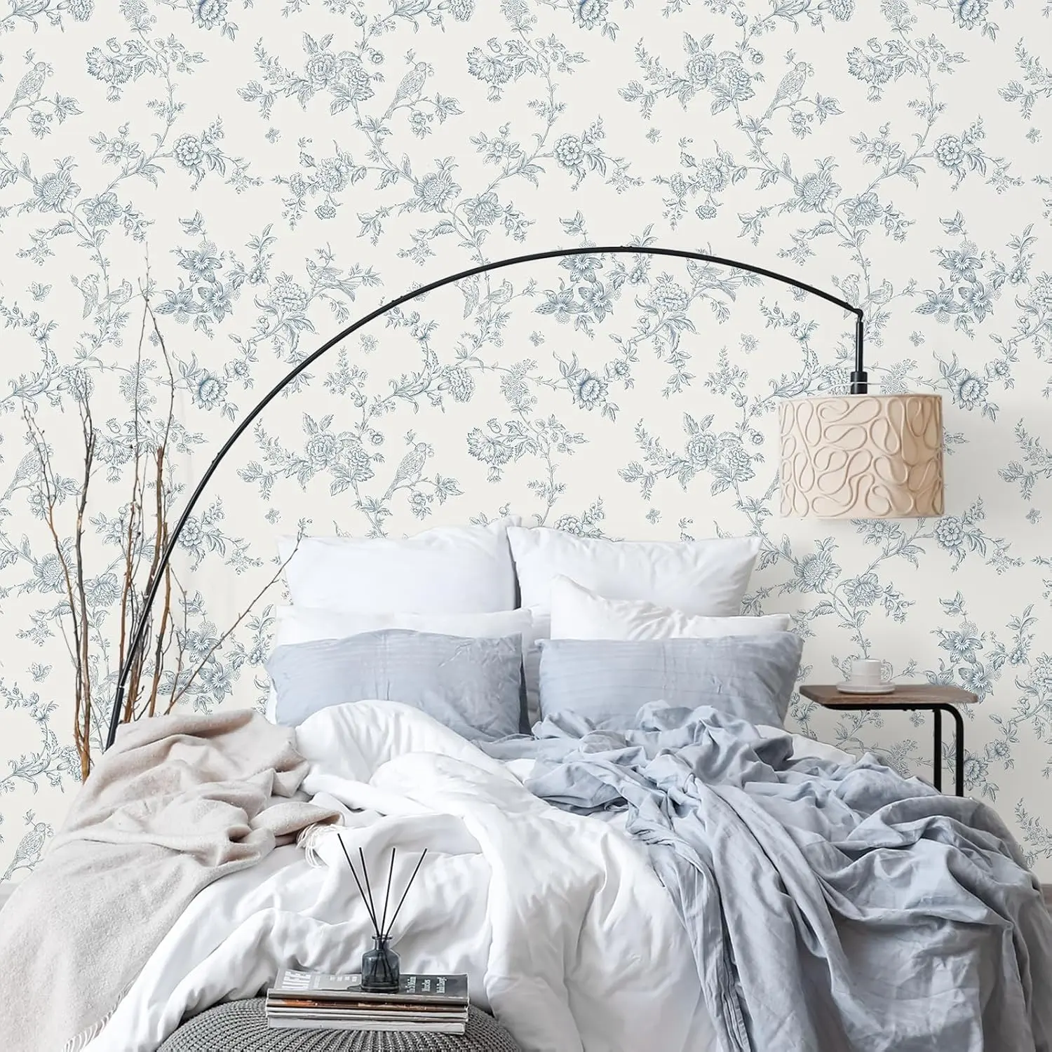 VEELIKE Vintage Blue Toile Peel-and-Stick Wallpaper, Boho Cottage Birds Floral Self-Adhesive Removable Chinoiserie Wall Décor, 17.7in x 118in Contact Paper for Bedroom, Accent Wall, Playroom, Closet, Shelves, Drawer Liners