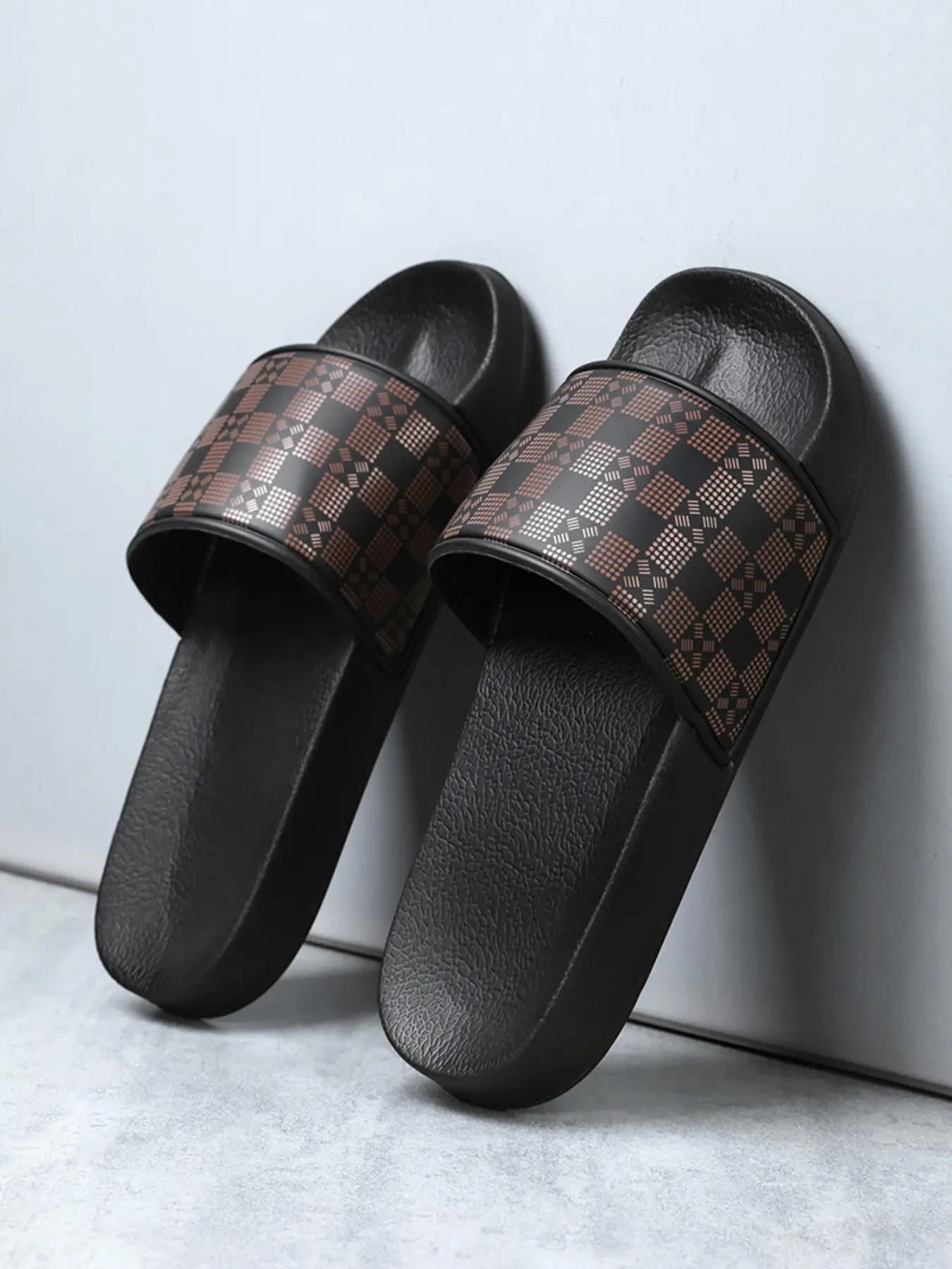 Men's New Beach Sandals, Casual Plaid Rubber Slippers, Lightweight Indoor Shoes, Summer Skateboard Flip Flops, Sizes 39-48, Slip On Slippers, Footwear