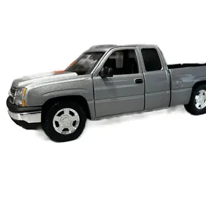 2006 Chevy Silverado 1500 1:25 (Silver) Die-Cast Diecast Collectible Diecast Metal Model