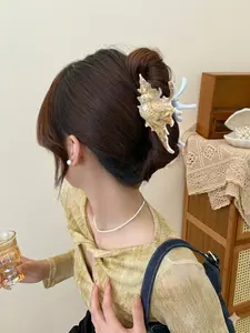 2Pcs Seashell Hair Clips, Creative and High-Quality Design, Perfect for Daily Outings, Eye-Catching Accessories