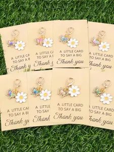 8pcs Cute Enamel Butterfly with White Daisy Keychain Set, Featuring a "Thank You" Engraved Pendant Keyring Set, Includes a Small Greeting Card to Say a Big Thank You. Inspirational Card - Gratitude Gift, Lucky Charm, for Decorating Bags