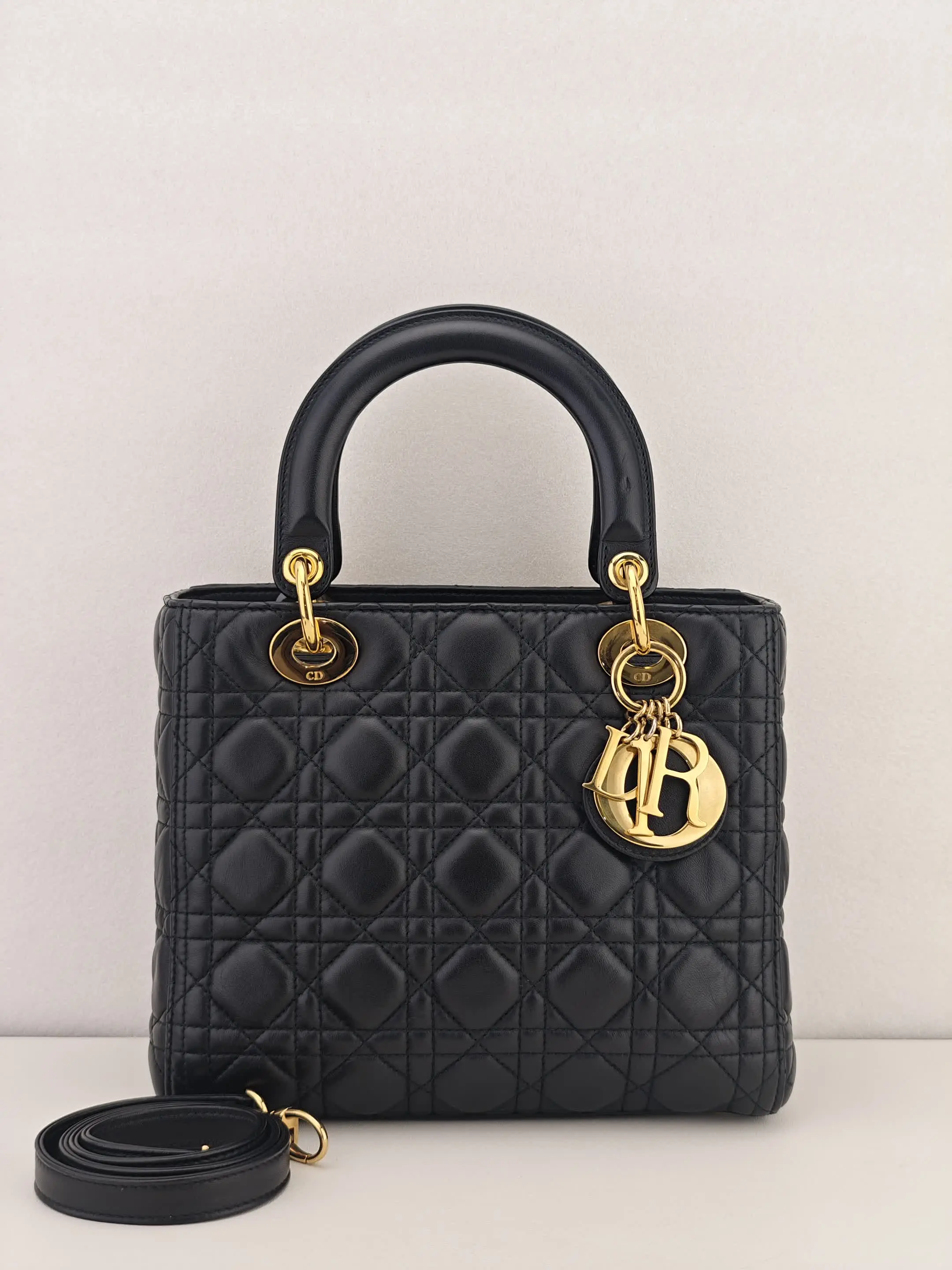 Pre-owned Black quilted lambskin leather Crossbody bags Christian Dior Black Cannage Quilted Lambskin Leather Medium Lady Dior Bag【16 BO 0184】