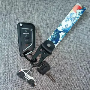 Car Keychain, Cartoon Wave Pattern Vehicle Decorative Keychain, Car Interior Decoration Accessories