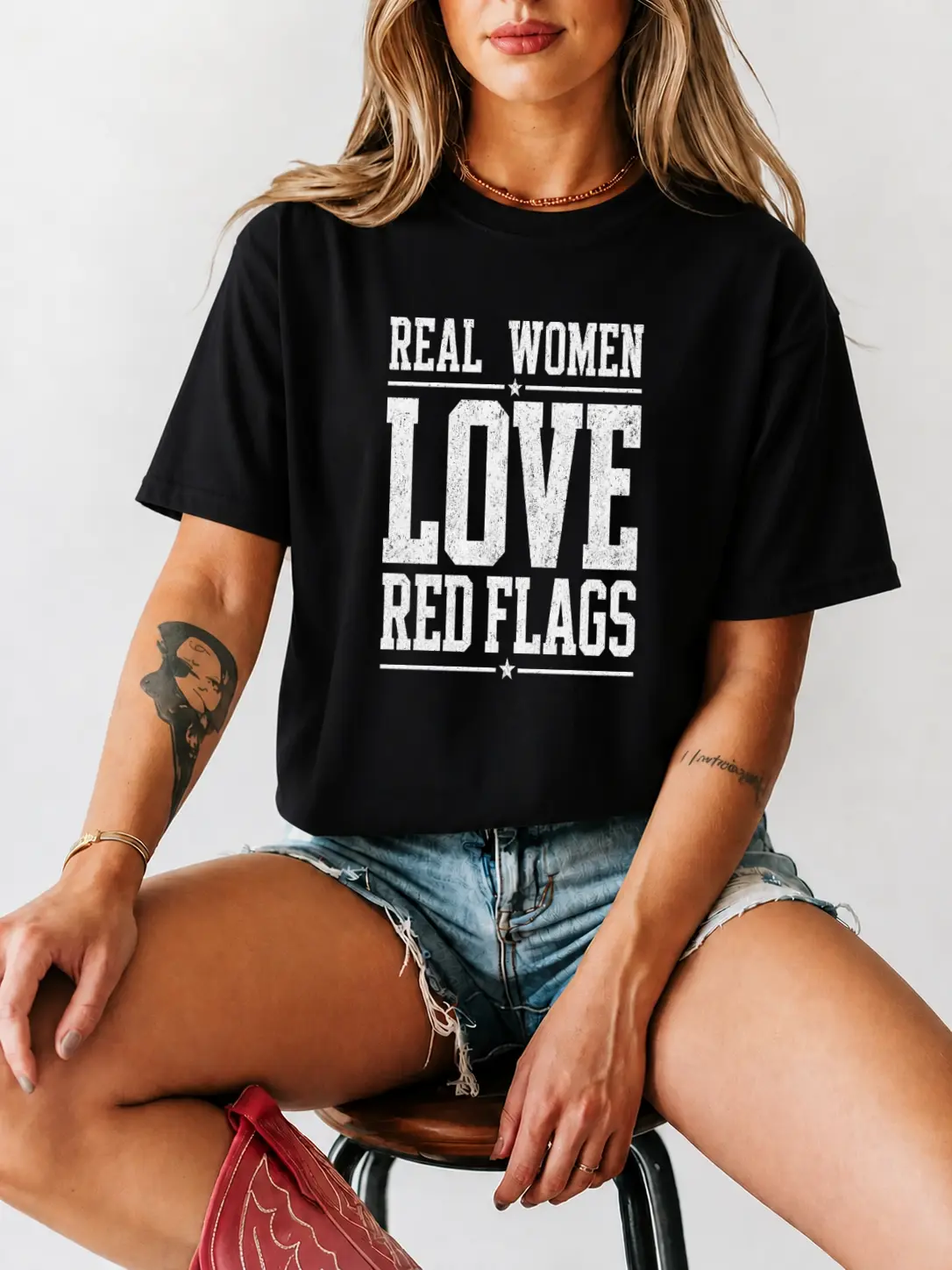 Real Women Love Red Flags T-Shirt, Funny Sarcastic Women's Dating Humor Shirt, Toxic Relationship Joke Tee, Bold Girl Power Graphic Top, Funny Couples Gifts for Women