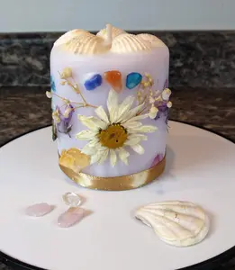 Floral Candle with Gemstones & Sea Shells, Decorative Artisan Gift for Women, Weddings, Birthdays, Bedroom, Office, Dorm Decoration Flower Scent Aroma