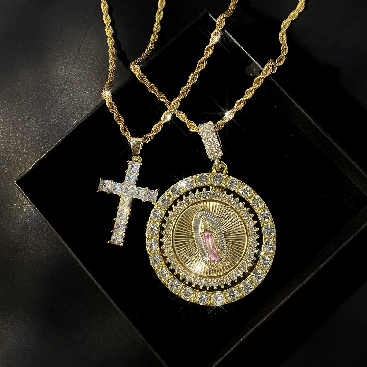 2Pcs Virgin Mary Cross Necklace, 14K Gold Plated Rotatable Virgin Mary Necklace, Christian Religious Prayer Amulet Jewelry Gift for Men and Women Zinc Alloy Rhinestones 20"