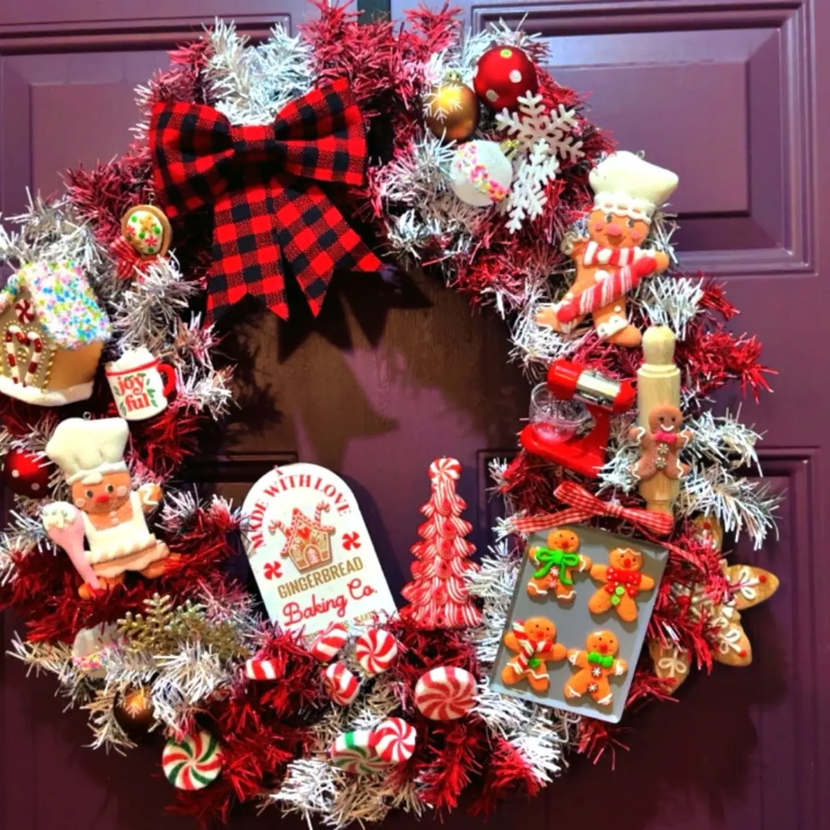 Festive Gingerbread Bakers Christmas Wreath Decorations