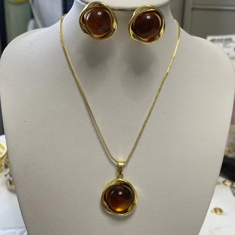 Set neackles y aretes
