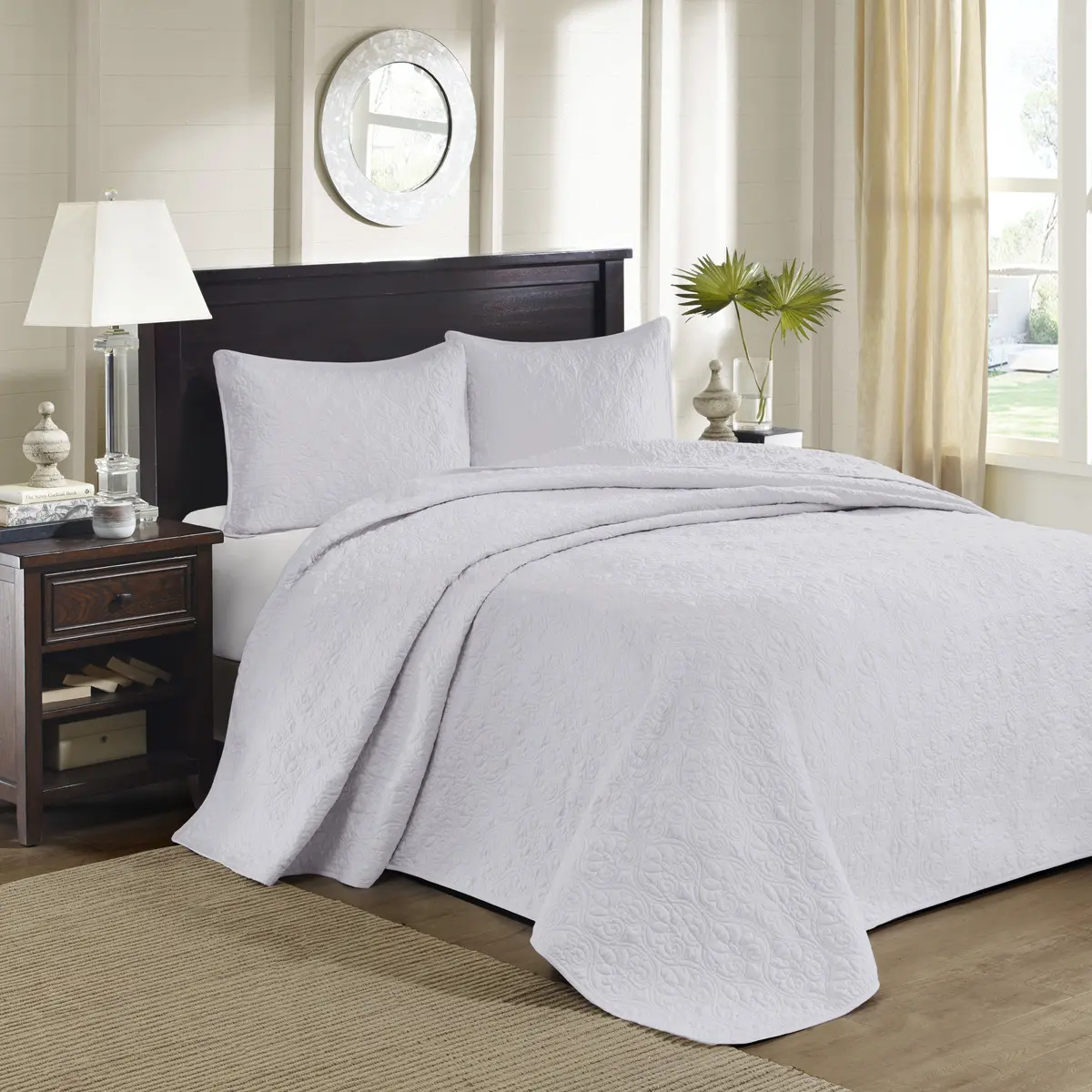 Queen Size White Reversible Bedspread Set – Lightweight Quilted Microfiber Coverlet with Pillow Shams, Soft All-Season Bedding for Bedroom or Guest Room