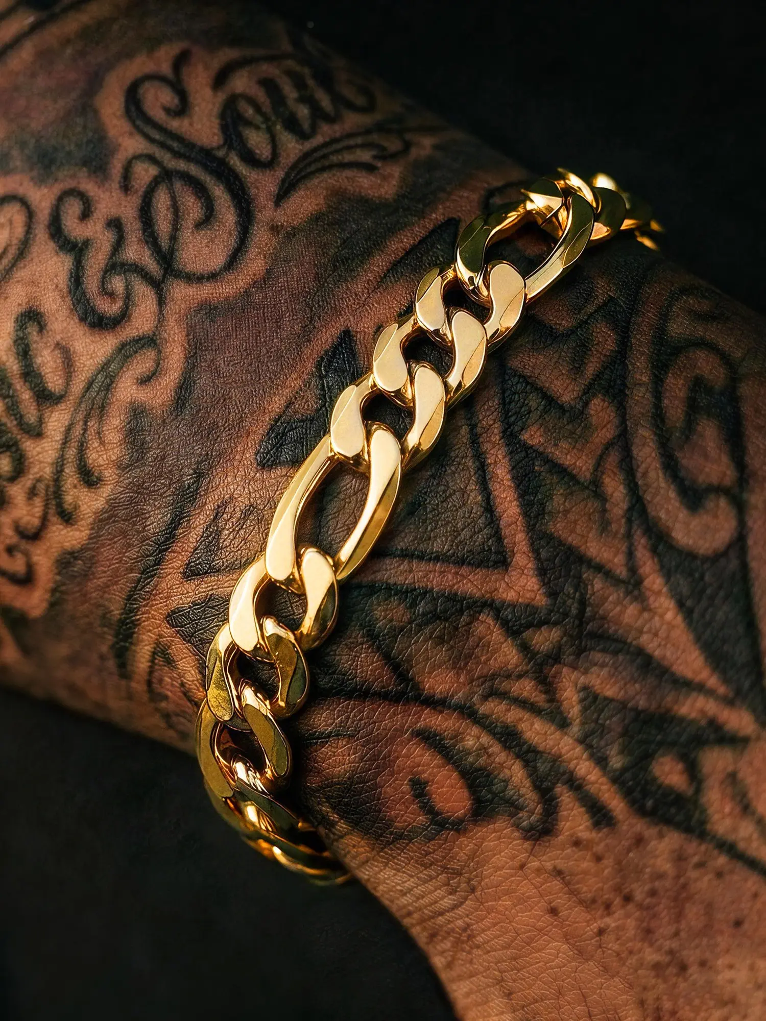 Figaro Chain Hand Chain Bracelet — Unisex Fashion Bracelet. 18K Gold-Plated & 925 Silver-Plated Copper Jewelry. Available in 6mm, 8mm, 10mm, and 12mm widths. Ideal for daily wear, holidays, and gifting; perfect for parties. Exquisite Trendy Bracelet