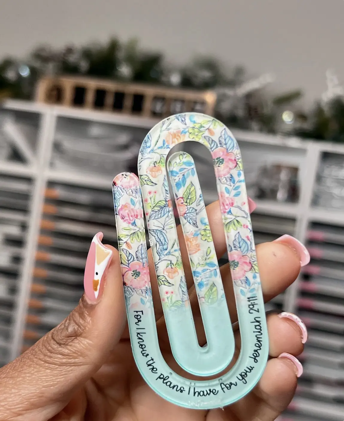 Jumbo Bookmark Paperclip - Ideal for Organizing Documents and Creating a Convenient Writing Tool