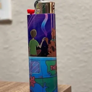 Trippy Lighter scooby doo - Colorful Design with Scooby and Mystery Machine Elements