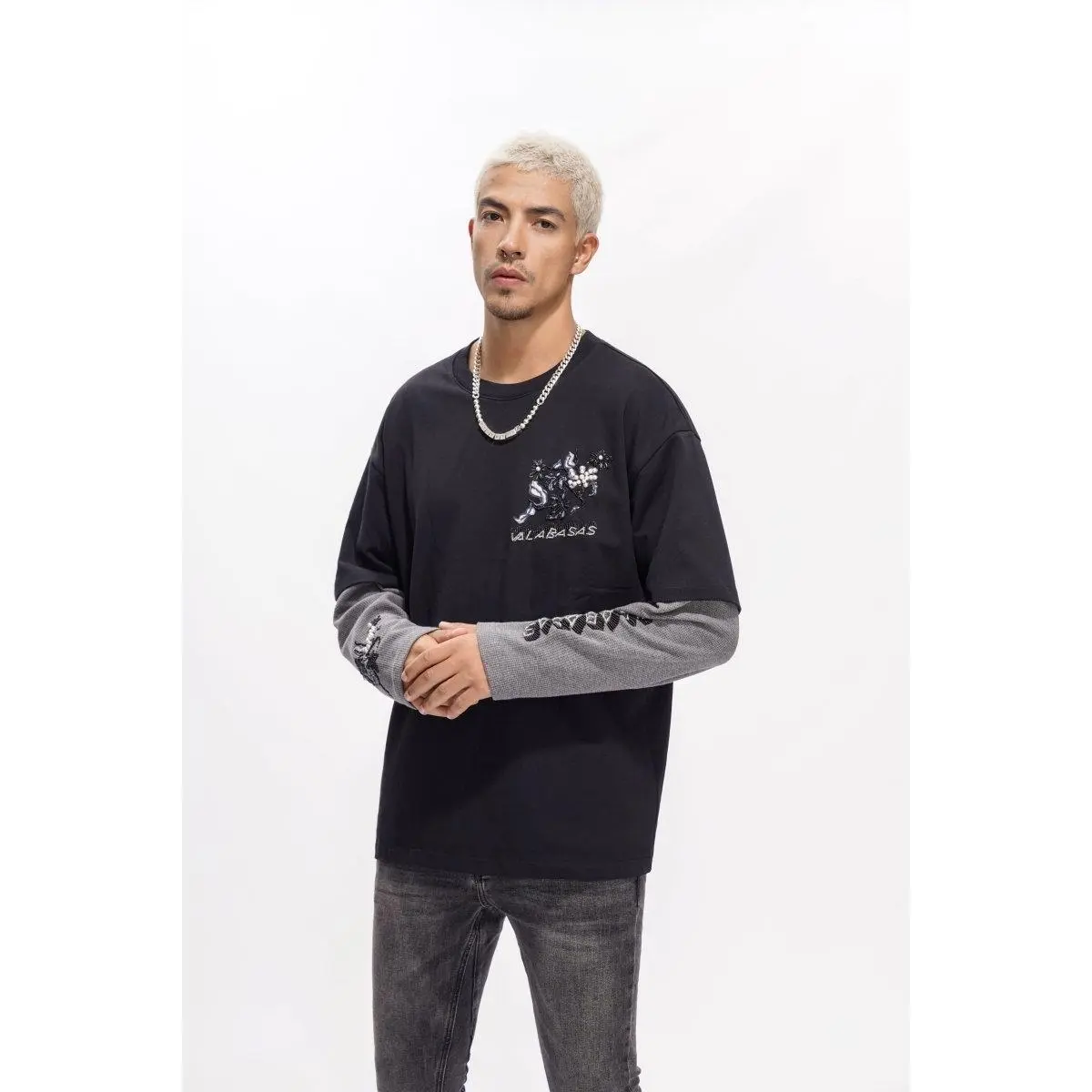 Unisex Layered T-Shirt with Crew Neck and Floral Long Sleeves - Loose-Fitting Top with Cream Contrast and Stacked Look, Embroidered, Streetwear, Shell, Straight, Tee, Layered Look, Classic, Longsleeves, Relaxed Fit, Floral Artwork, Black, Shell Fabric, Ca