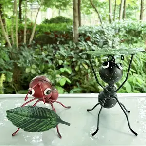 Iron Art Cartoon Ant Statue, Garden Patio Decoration, Carved Iron Ant Figurine, Unique Outdoor Sculpture for Yard Decor