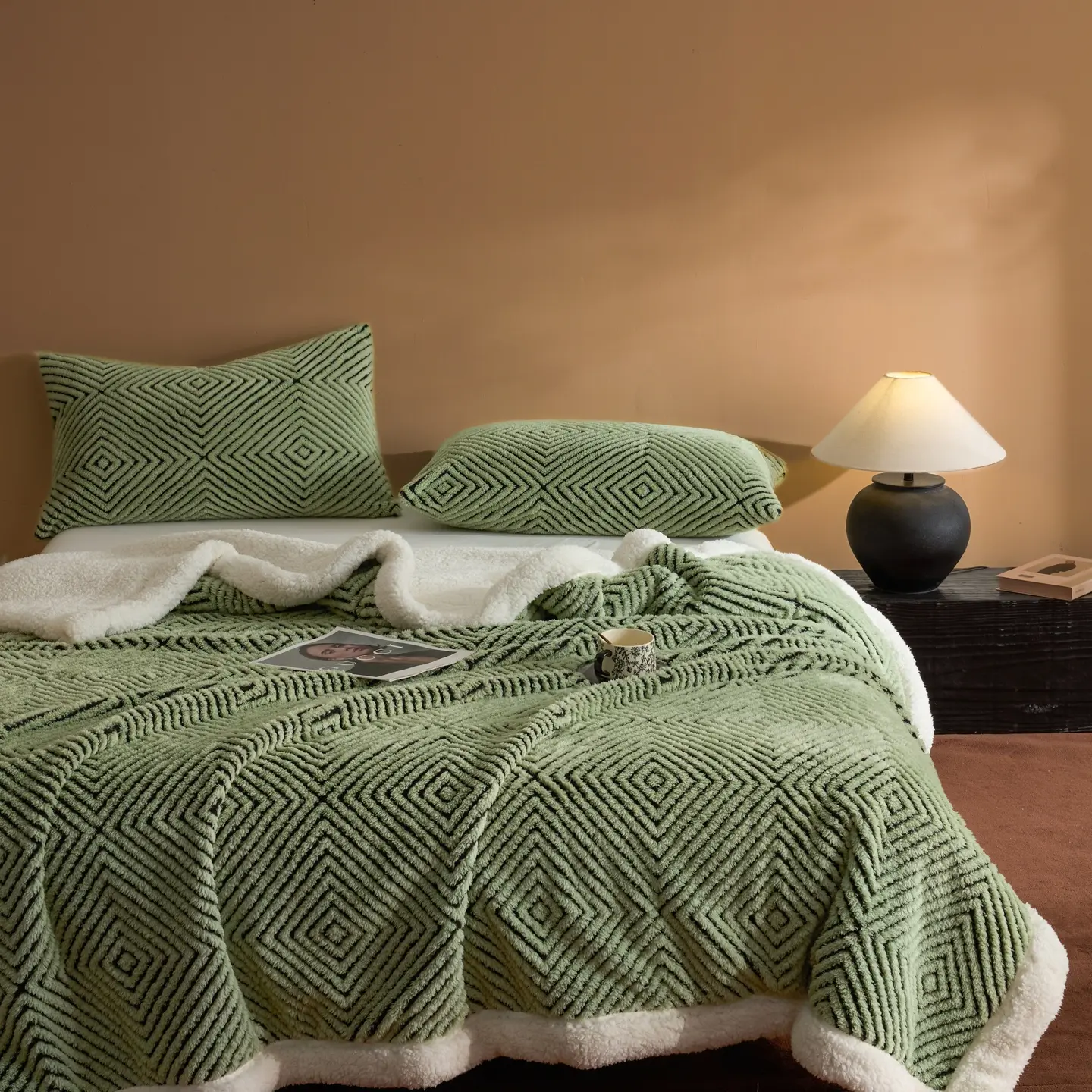 Double-Layer Knitted Plush Blanket, Ultra-Soft All-Season Comfort, Perfect for Bedroom and Living Room, Easy Care