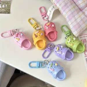 Cute Keychain Creative Slipper Ornament, Perfect Gift for Couples and Best Friends, Suitable for Bag Backpack Decoration
