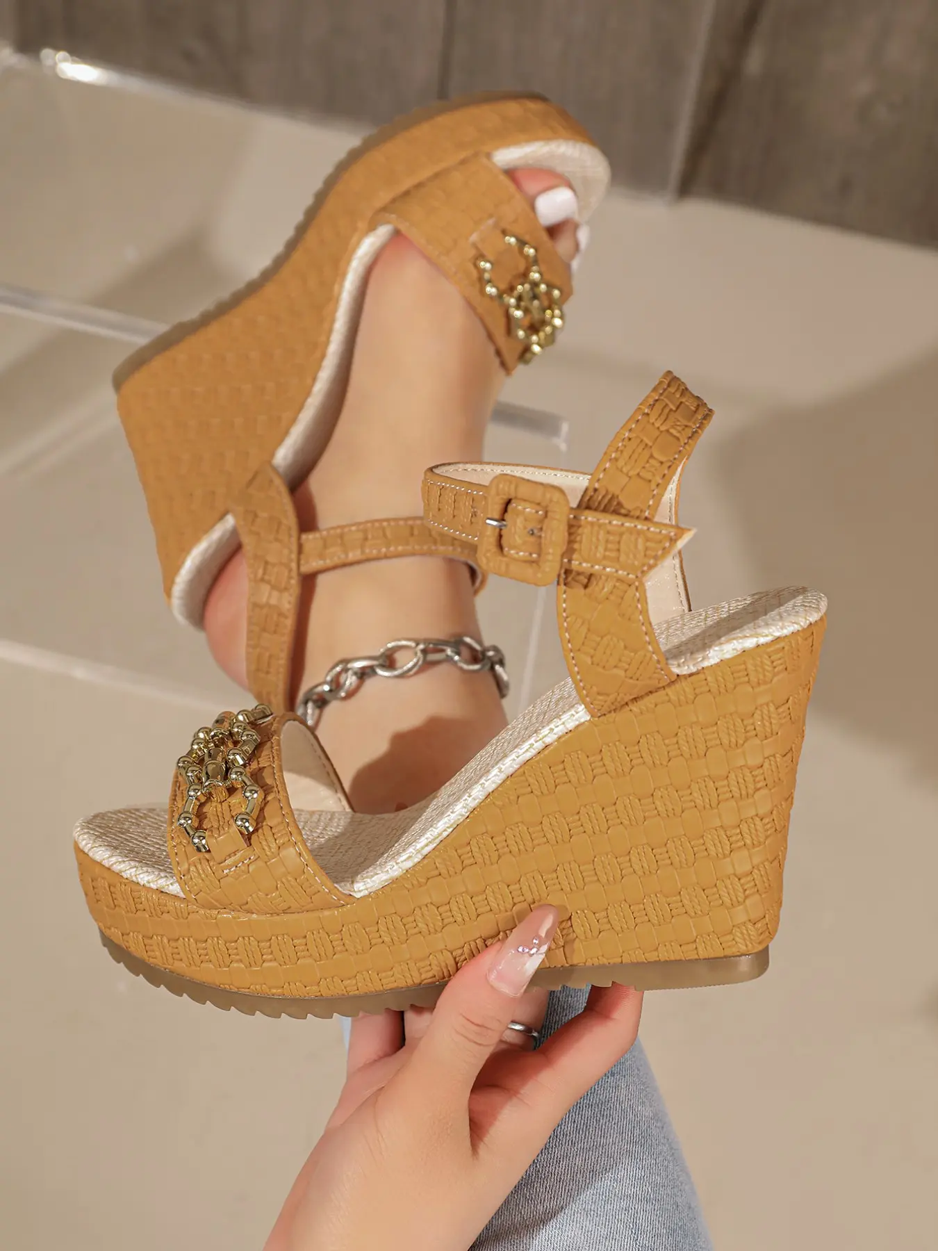 Women's Woven Wedge Sandals, Open Toe Ankle Strap Platform Sandals with Metal Chain, Summer Comfortable Fashion Height Increasing Shoes for Casual Vacation