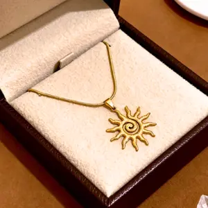 Vintage-Inspired Sun Pendant Necklace – Elegant Totem Design for Gifts & Dates