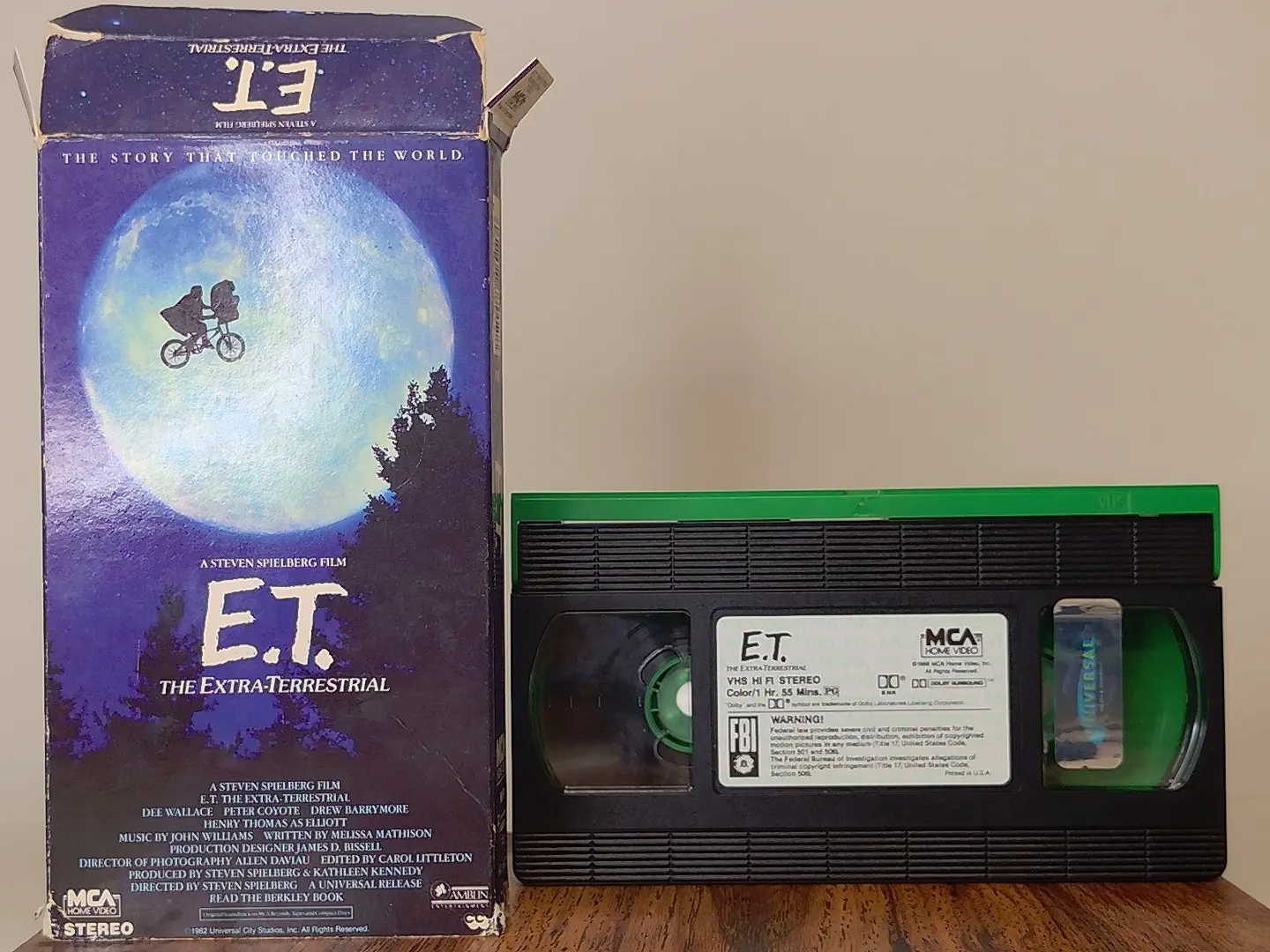 E.T. The Extra-Terrestrial A Steven Spielberg Film VHS & original box