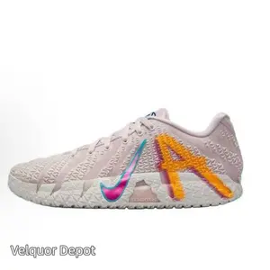 Durable, shock-absorbing, lightweight, comfortable, and with excellent traction. Unisex style. Light pink.
