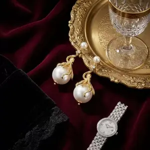 New arrival court-inspired stud earrings—fashionable, unique design, elegant, niche style, light luxury jewelry