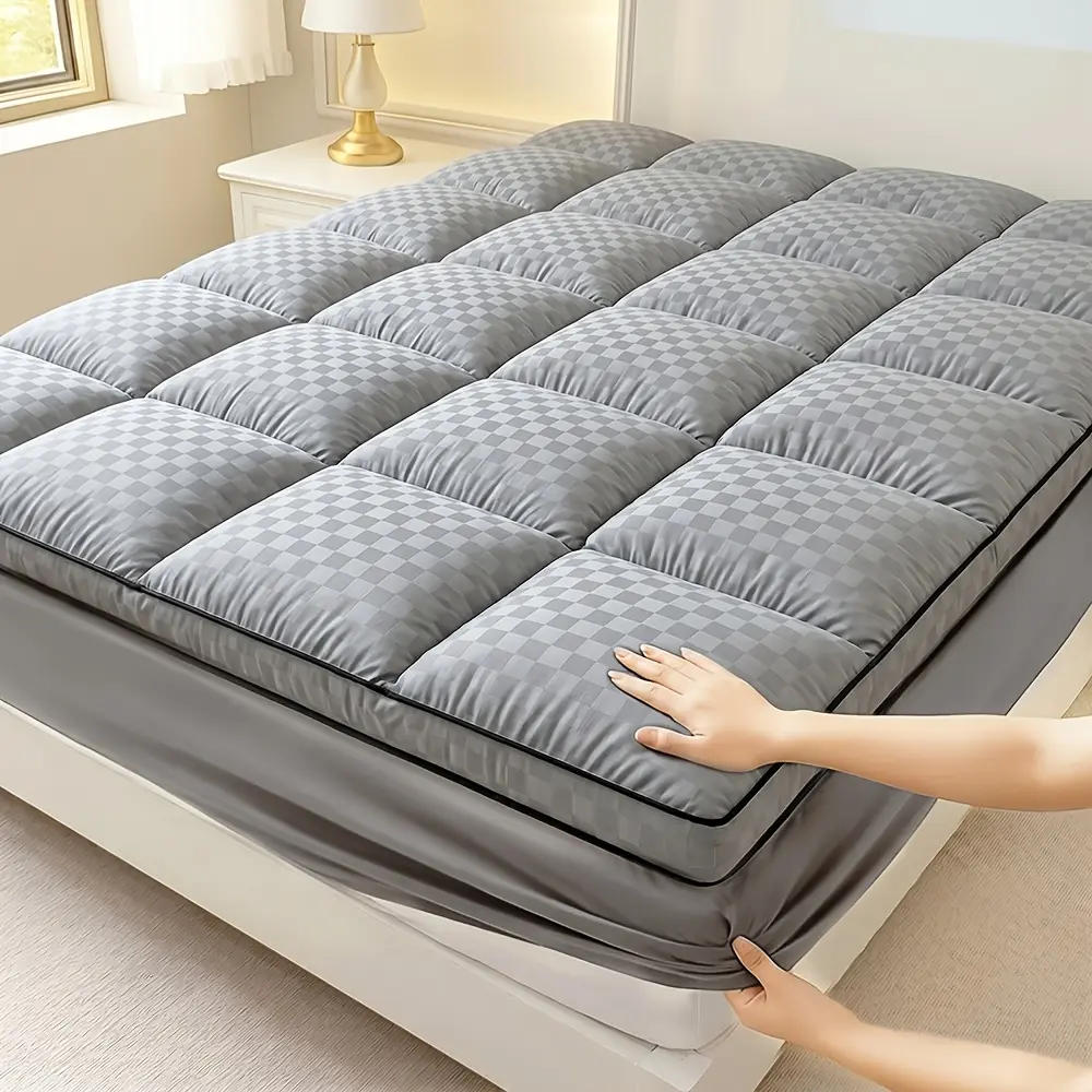 Quilted Soft Cooling Polyester Mattress Protector - Elastic 8-21 in Deep Pocket, Machine Washable Bed Cover for Single, Double, Full, King Mattresses (Bedroom Bedding Accessory)