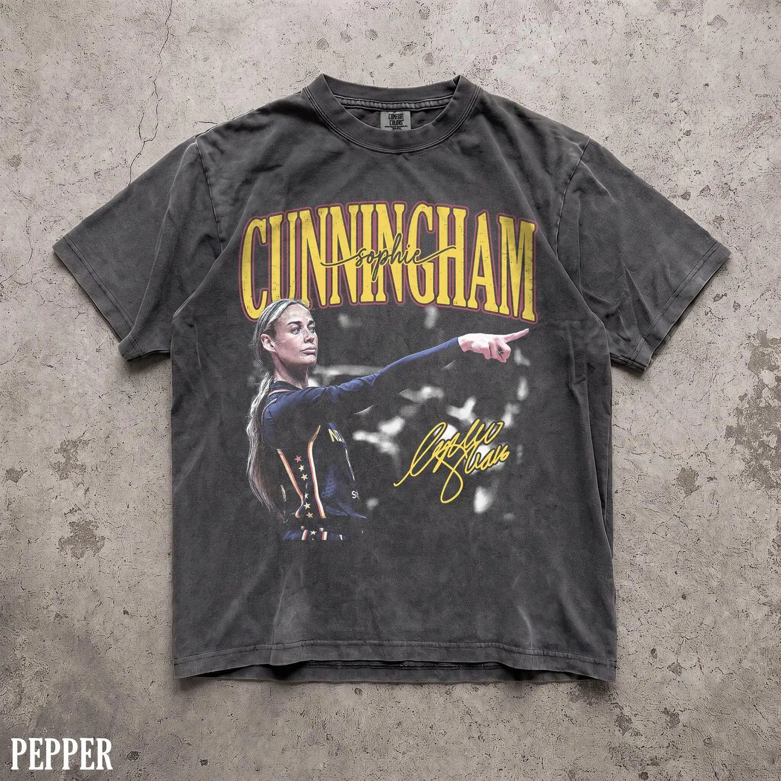 Comfort Colors Vintage Soph.e Women Basketball Fan Tee, S.Cunn.ng Pointing Meme Shirt