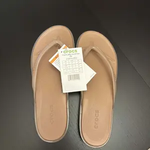 Crocs Women's Miami Round Toe Flip Flops, Summer Sandals