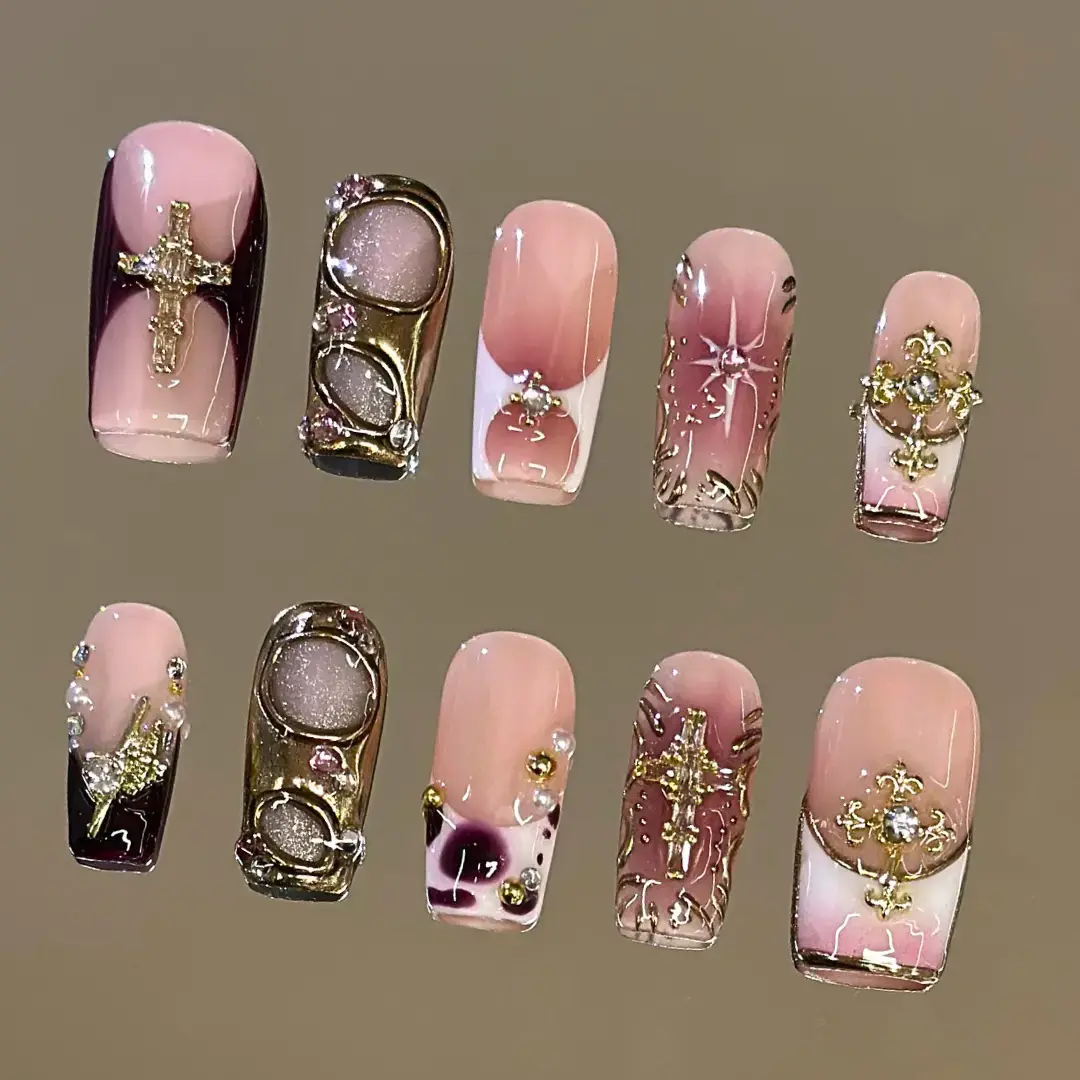 ROYAL TREASURE – 100% Handcrafted 3D Press-On Nails | Reusable, Long-Lasting, Salon-Quality