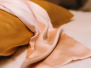 LUSSO 21mm 100% Pure Mulberry Silk Pillowcase, 100% Silk Inside Out, Super Soft, Anti-Aging