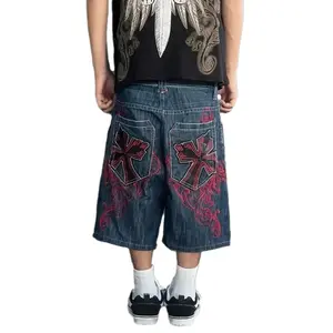 Streetwear vibe nailed it! These cross-pattern denim shorts come with a cool, edgy vibe that says “don’t approach.” Striking red-and-black cross embroidery paired with a retro vine pattern—the visual impact is incredible!