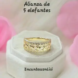 COD02 ALIANZA DE 5 ELEFANTES CON ZC TRANSPARENTES EN SUS BORDES. JOYERIA DE MUJER. LAMINADO DE ALTA CALIDAD
