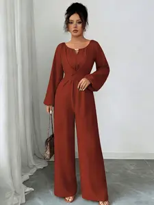 A women's orange cross-waist back bow design small V-neck front hollow design Tie waist jumpsuit, suitable for spring and autumn, suitable for daily commuting home wear, street photography, etc.