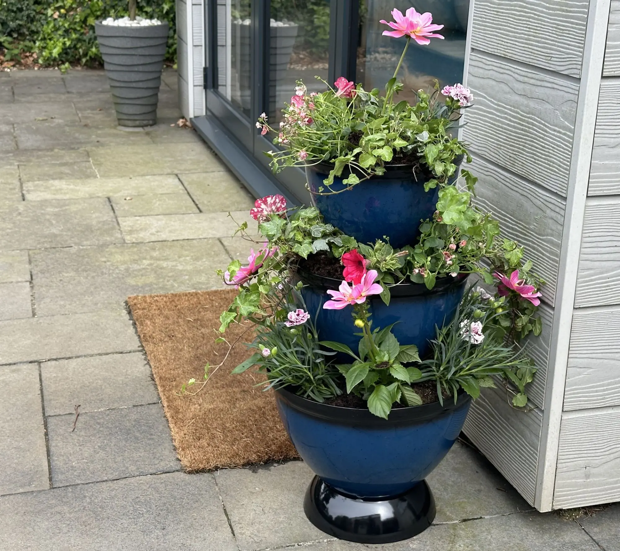 Jennings Faux Ceramic Speckled 3-Stack Planter Jennings Faux Ceramic Speckled 3-Stack Planter