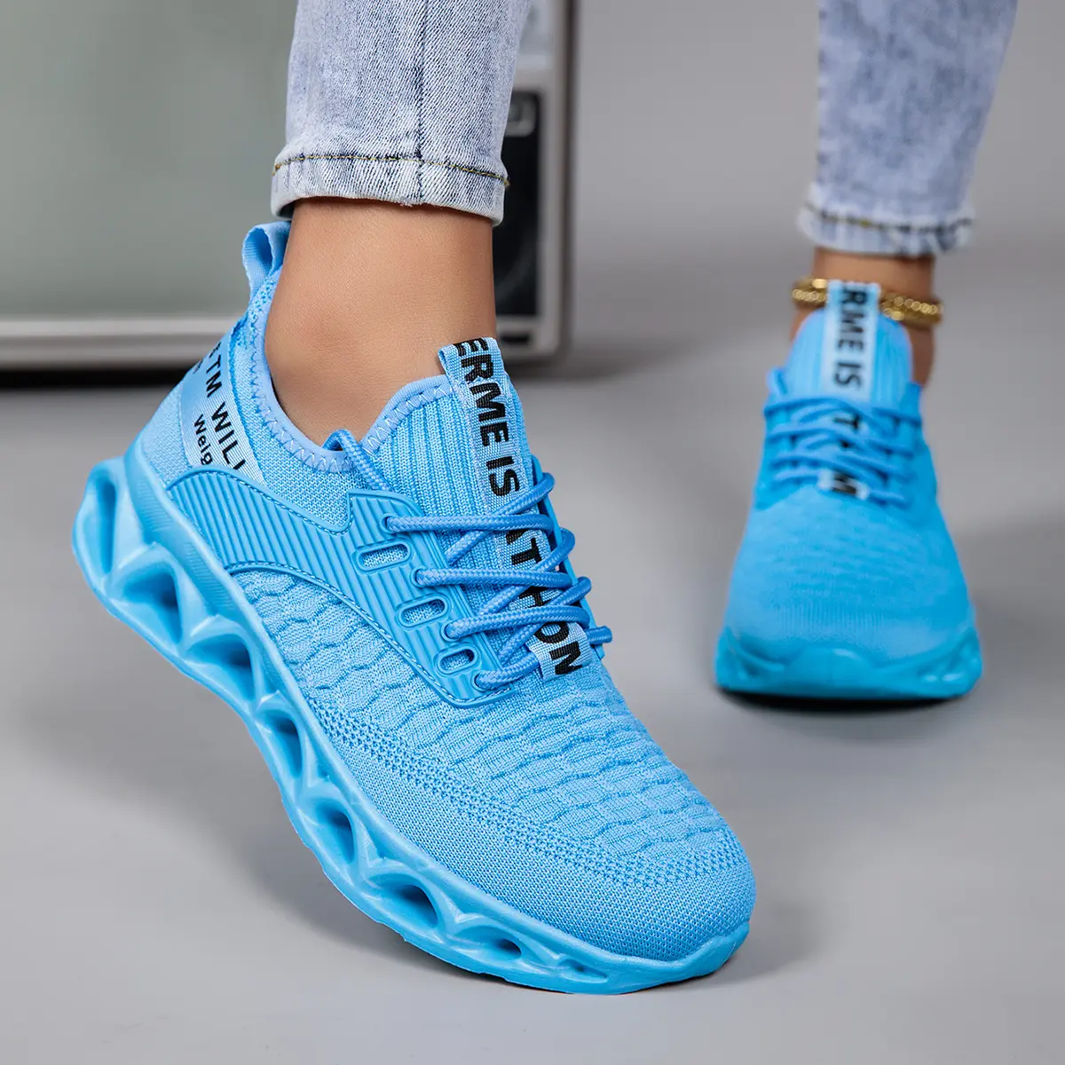 Women's sneakers, women's running shoes, light one-pedal flats, twist shoes, women's casual shoes, platform lace-up walking shoes, breathable mesh women's tennis shoes, non-slip solid color fitness shoes