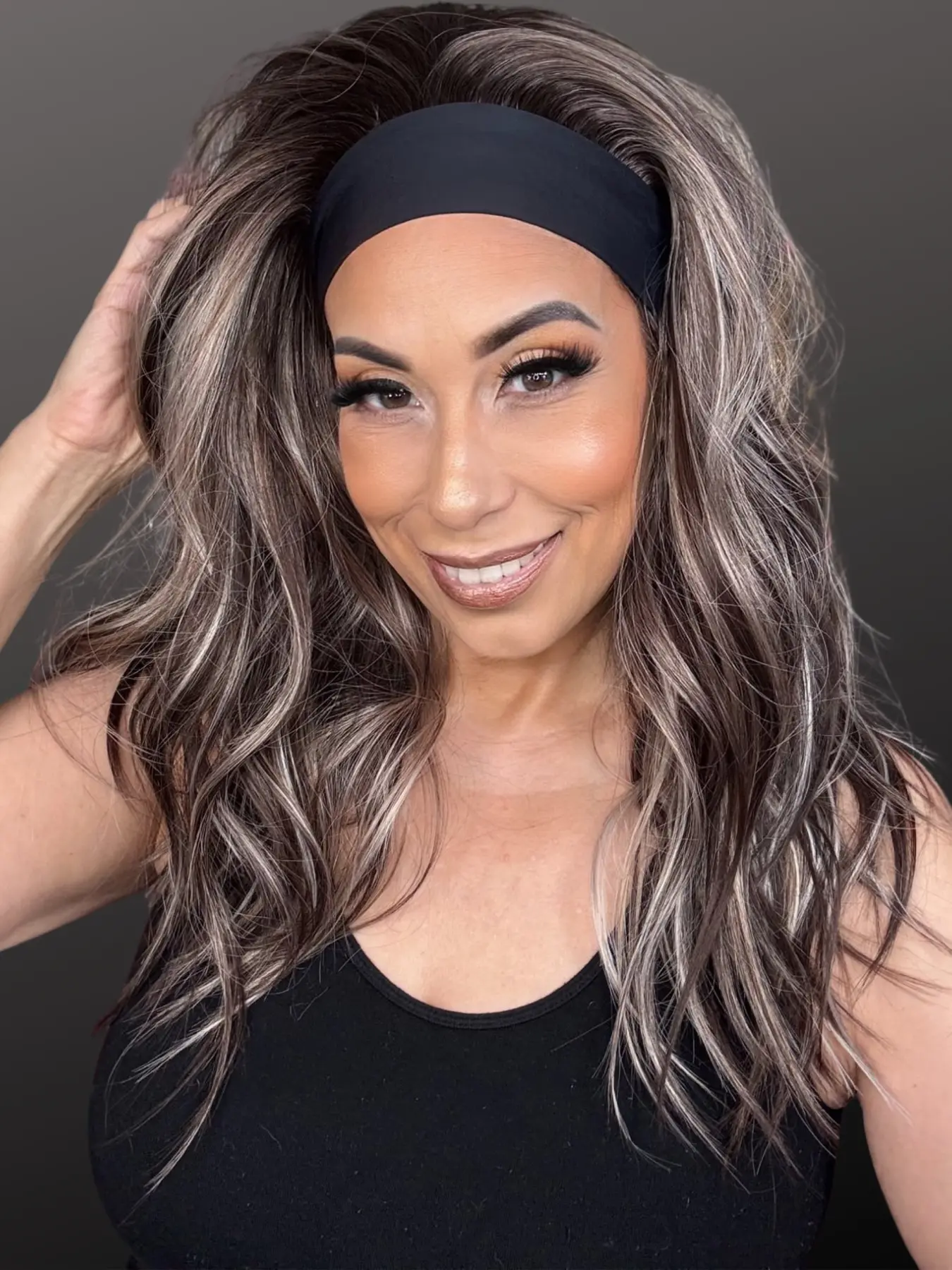 MACA BAKA Skylar Iced Brown Ash Blonde Layered Ombre Highlight Headband Wigs Wear and Go Glueless Low Density 18 Inches Iced Mocha Long Soft Wavy Synthetic Wigs for Women Easy to Wear
