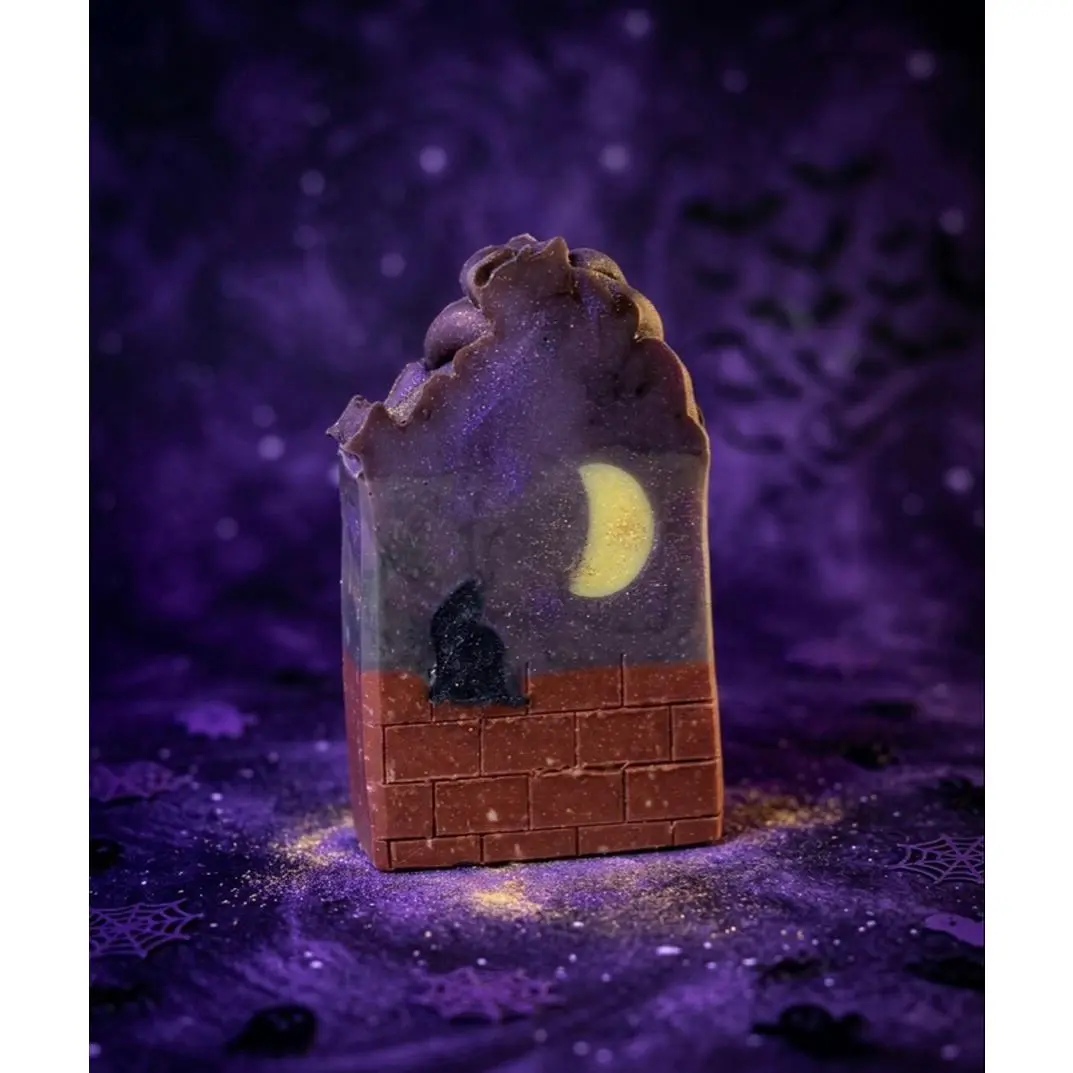 Practical Magic Halloween Soap with glow in the dark moon - Perfect for Halloween Decoration - Warm Vanilla Sugar