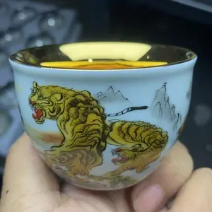 Master Jianzhan handcrafts tea cups