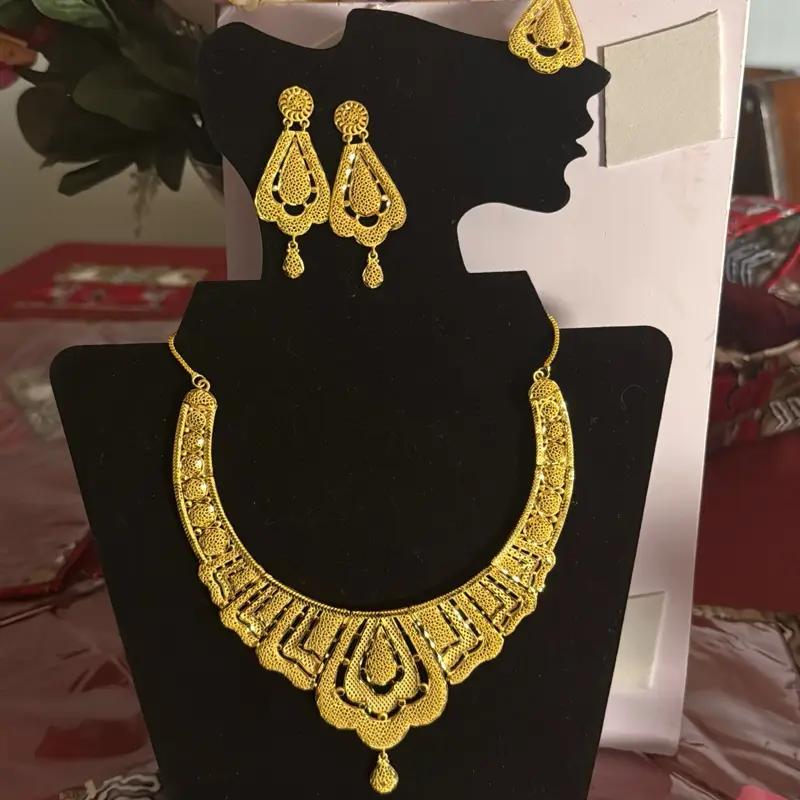 Female Cute Elegant Matching Jewelry Set - Diva-Inspired Gold Costume Jewelry Set, Ideal Date Gift for Her