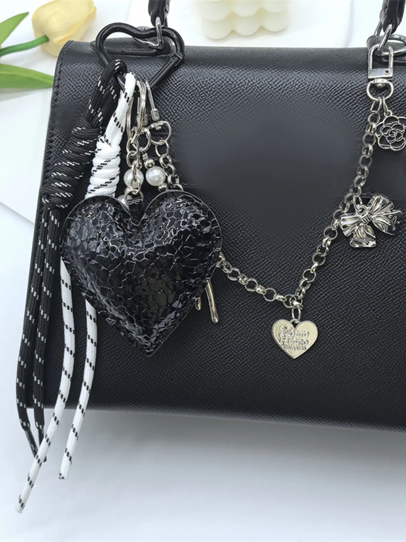 Trendy retro heart-shaped bag accessories, three-dimensional heart-shaped small bag pendant with woven tassels, cute keychain, can decorate tote bags, crossbody bags and backpacks, can be used as keychain, Bag charms