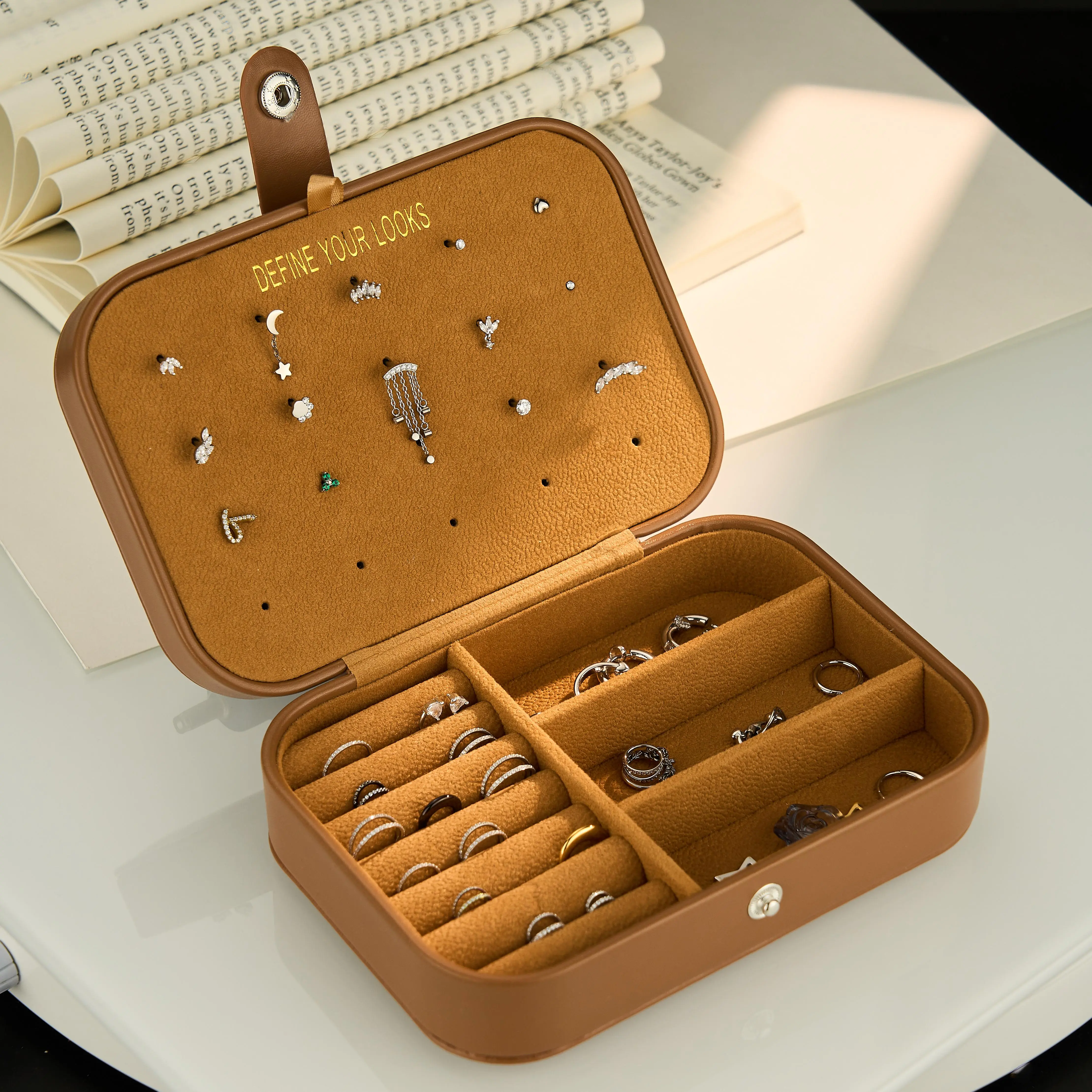 OUFER Jewelry Organiser - Durable Reinforced Lidded Desktop High Capacity Storage Box, Lightweight PU Leather Accessories Holder for Rings & Necklaces, 100g, 16x11.2x5.3cm Built to Resist Fading Recyclable Home Supplies