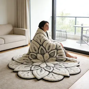 1pc Fun Mandala Flannel Blanket, Perfect for Naps, Sofa, Office, Camping, Multi-Purpose Gift Blanket, Soft and Cozy